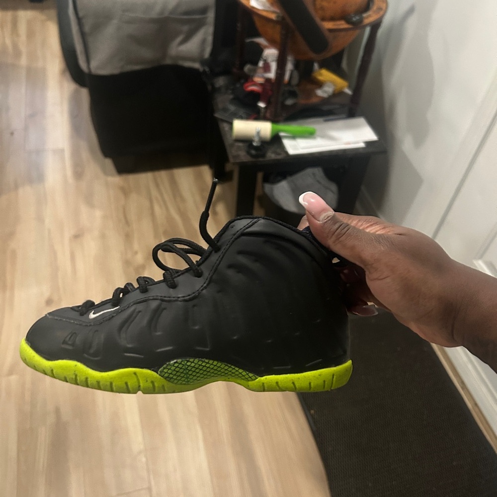SOLD💋Nike Boys Foamposite Sneaker
